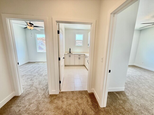 Building Photo - BRAND NEW Four Bedroom Townhome in Desert ...