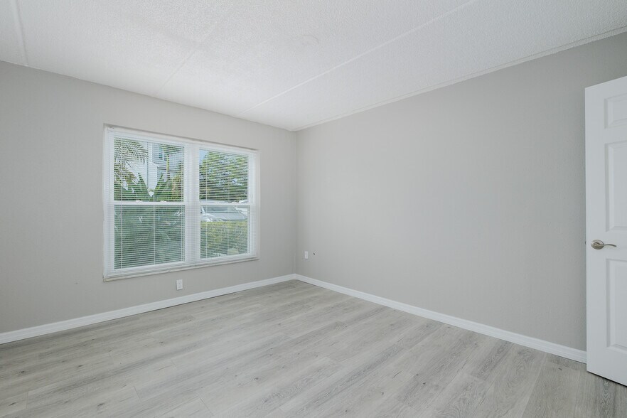 Building Photo - 464 N Paula Dr