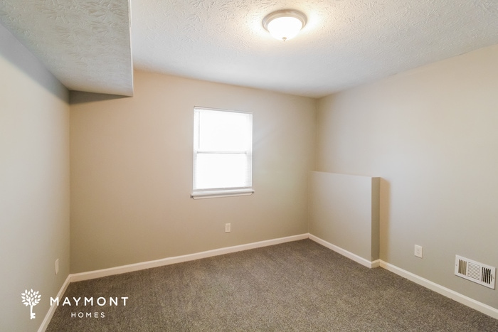 Building Photo - 9046 Southcrest Ct