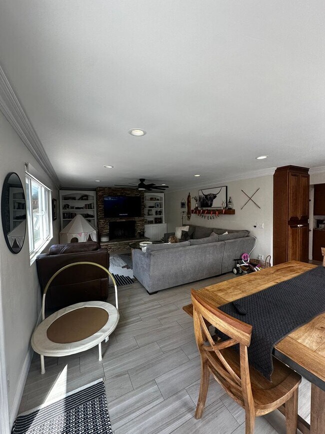 Building Photo - Gorgeous 3-Bedroom 2 bath Home with Pool A...