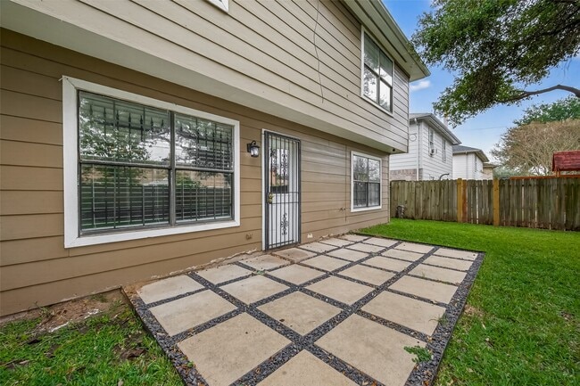 Building Photo - 6815 Lower Arrow Dr