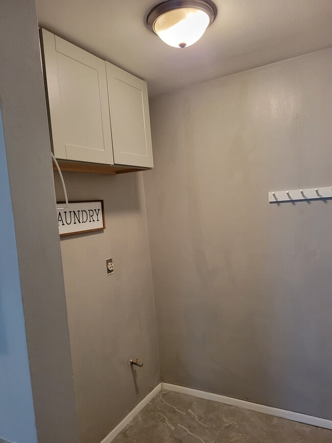 Building Photo - 1205 Garden Hills Dr