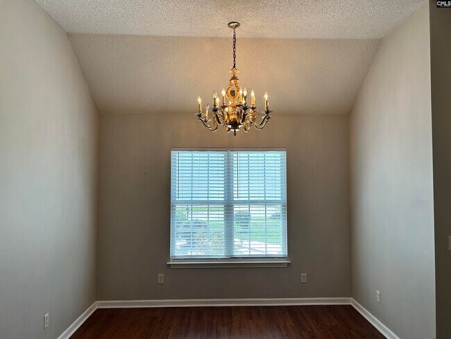 Building Photo - 405 Beech Glen Dr