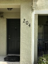 Building Photo - 122 SW Peacock Blvd