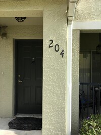 Building Photo - 122 SW Peacock Blvd