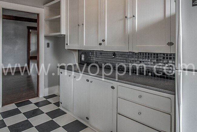 Building Photo - Beautiful 3 Bedroom Apartment | Downtown Benson