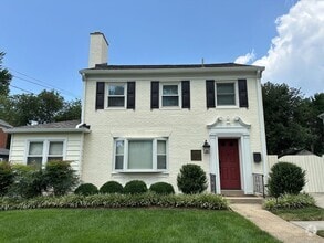 Building Photo - Charming Colonial in Prime Silver Spring L...