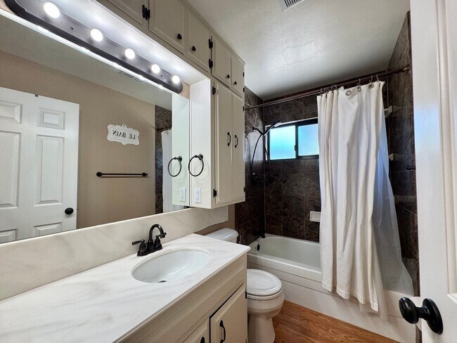Building Photo - Classic Napa Bel Aire Home 4 Bedrooms, 2 B...