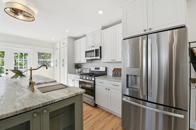 Building Photo - 1004 W Charter St