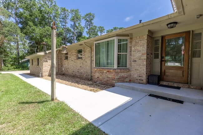 Building Photo - 10736 Pecan Dr