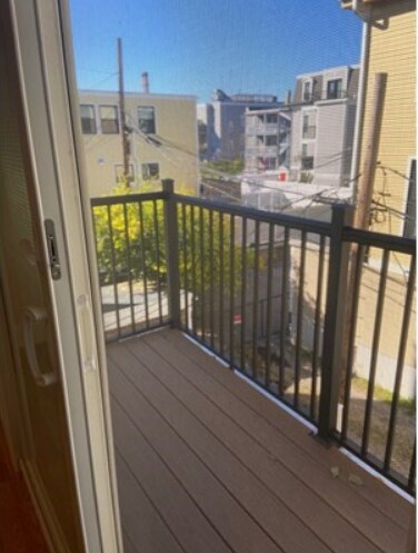 Building Photo - 800 E 3rd St