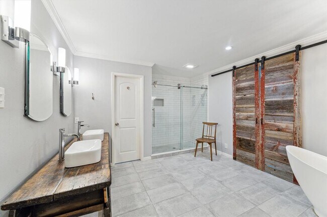 Building Photo - 3106 Redwood Lodge Dr