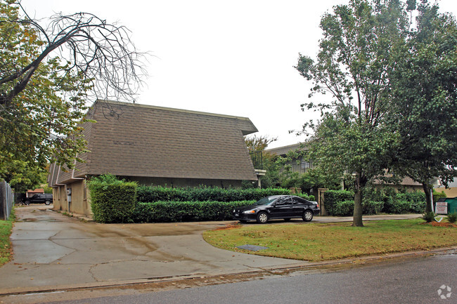 Building Photo - William Square Apartments