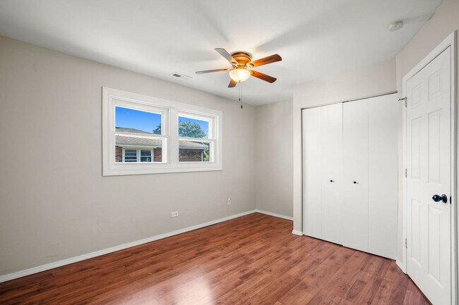 Building Photo - 519 Hillside Dr