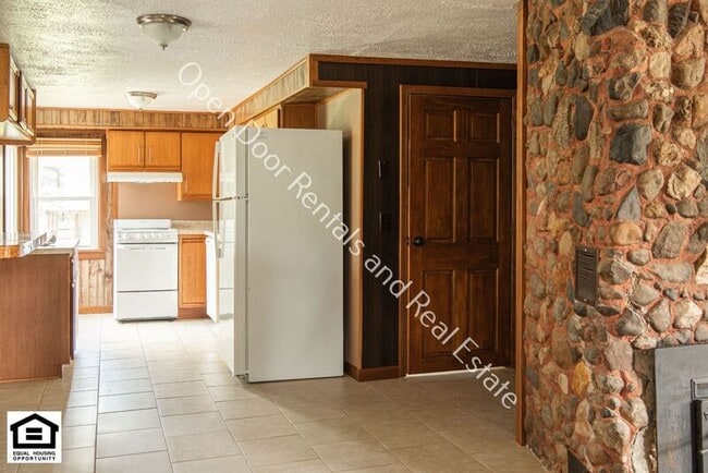 Building Photo - 10205 N Jones Lake Rd
