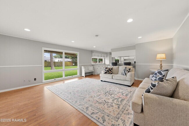 Building Photo - 308 Brentwood Blvd