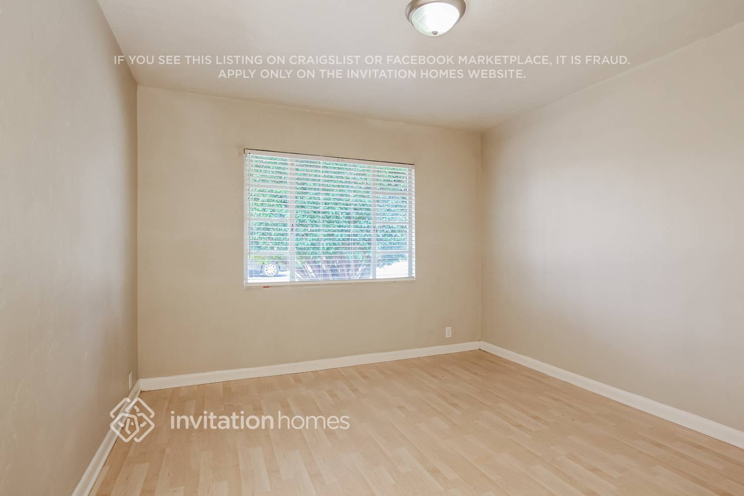 Building Photo - 657 N Sunland Dr