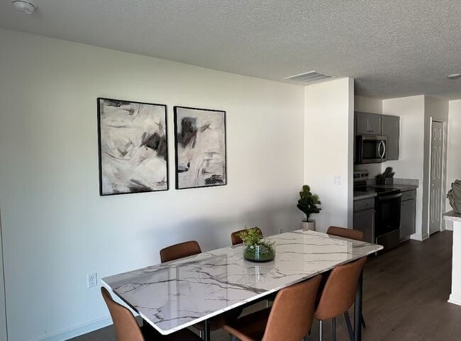 Building Photo - 5 Upland Pl