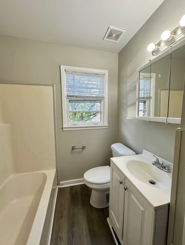 Building Photo - 3417 4th St W