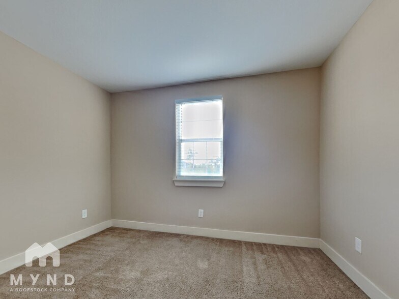 Building Photo - 5003 Higgins St