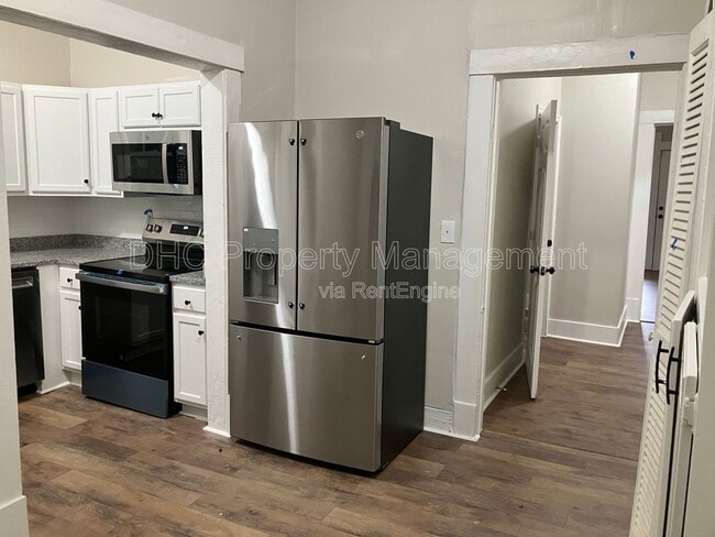 Building Photo - 2207 Bell St