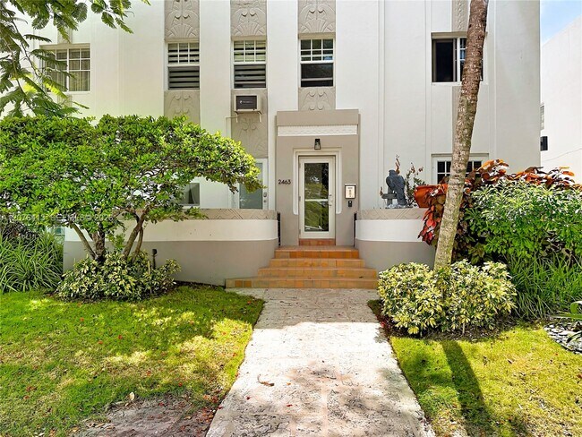 Building Photo - 2463 Pine Tree Dr