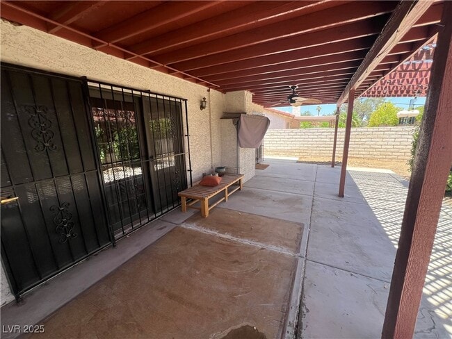 Building Photo - 5242 Dickens Dr