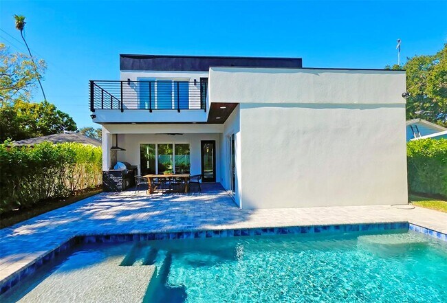 Building Photo - 1156 Cocoanut Ave