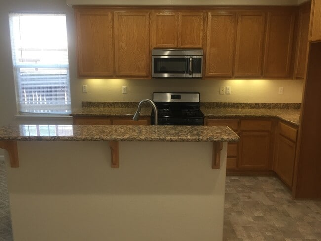 Building Photo - 772 Montecito Ct