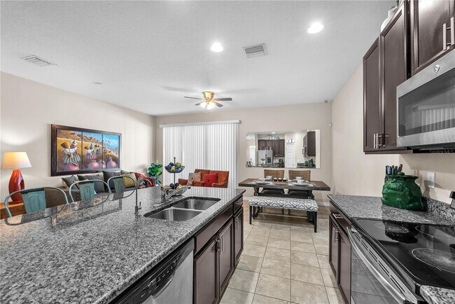 Building Photo - 7085 Woodchase Glen Dr