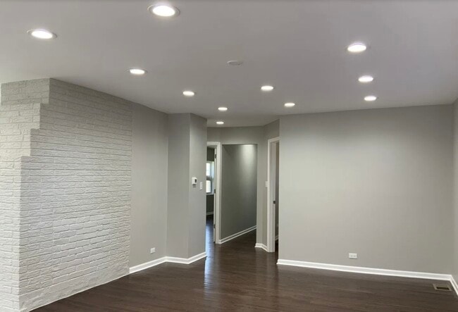 Building Photo - 4642 Hawthorne Ave