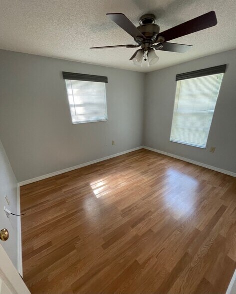 Bedroom 2 - 12337 Buffing Rd