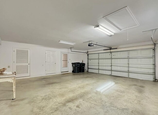 Building Photo - Beaver Creek Condo Enjoy Living at it's Fi...