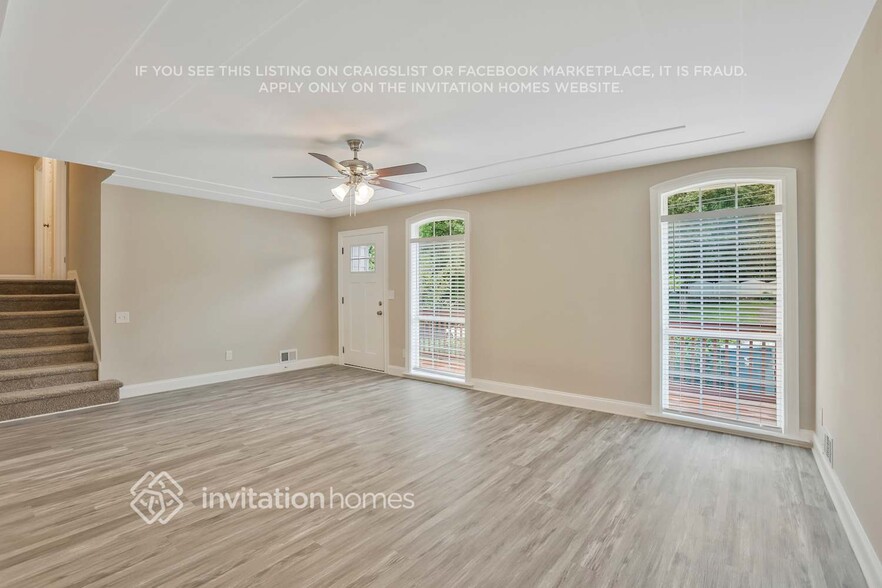 Building Photo - 2033 Carriage Way