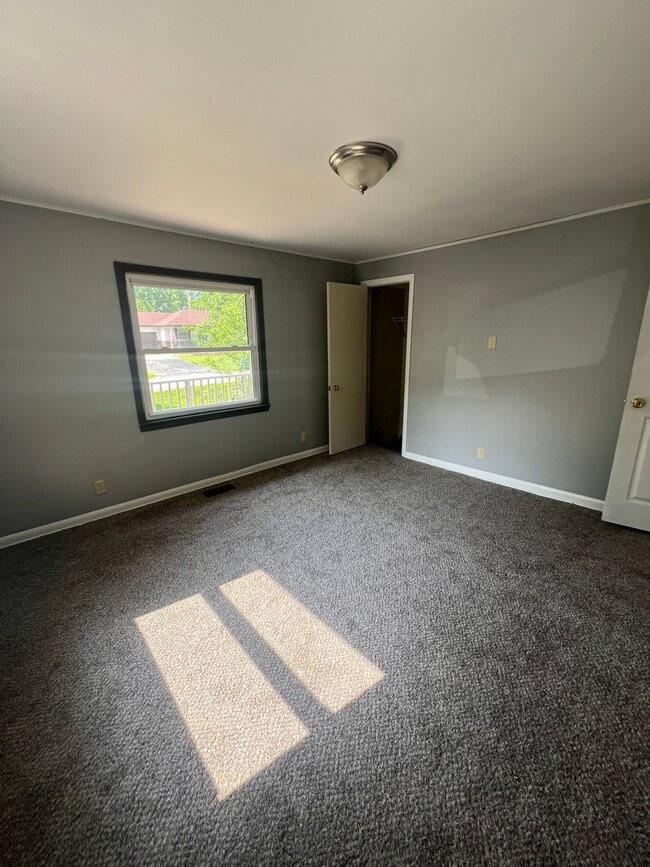 Building Photo - 2 bedroom/1 bath house for rent