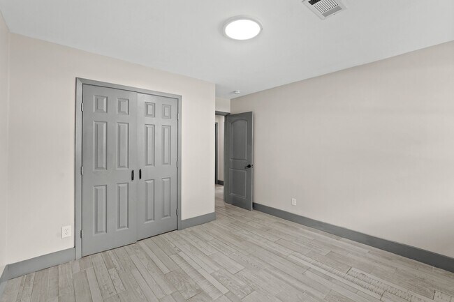 Building Photo - 5522 Braesvalley Dr