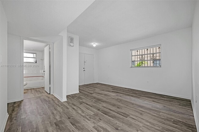 Building Photo - 2506 SW 9th St