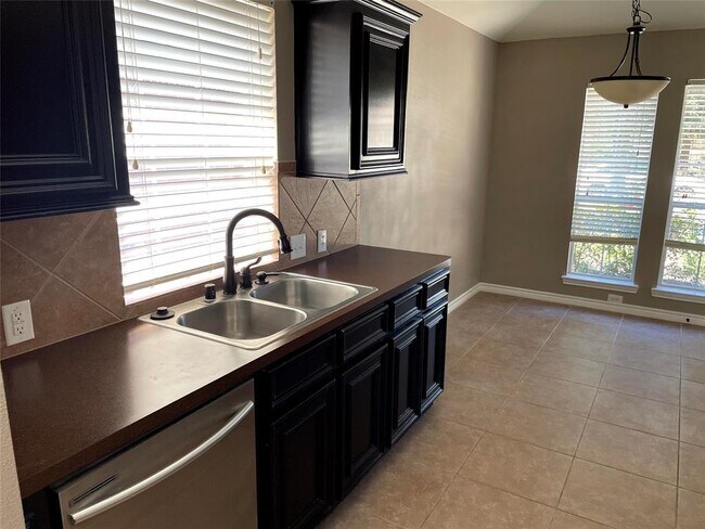 Building Photo - 2314 Colonial Springs Ln