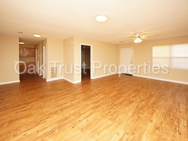 Building Photo - 733 Fort Johnson Rd