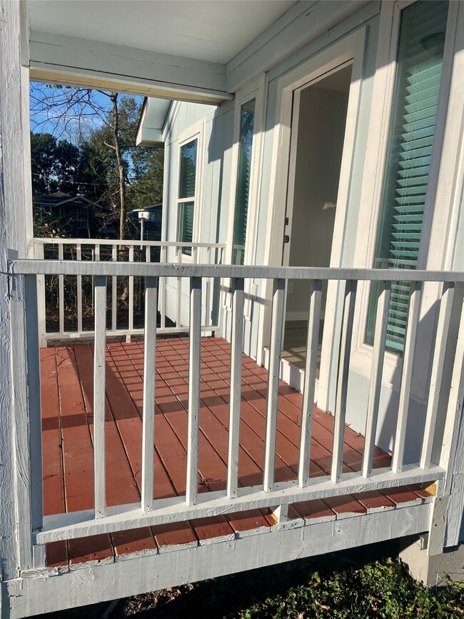 Building Photo - 504 N 8th St