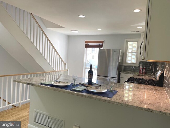 Building Photo - 108 G St SW