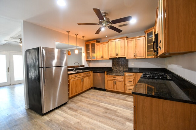 Building Photo - 3534 Huntlee Dr