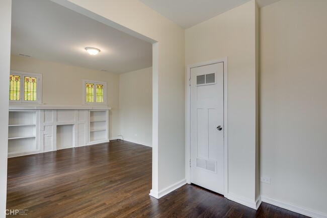 Building Photo - 2655 W Leland Ave