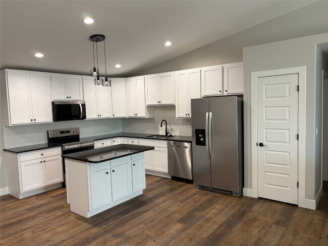 Building Photo - 1158 Marathon Dr