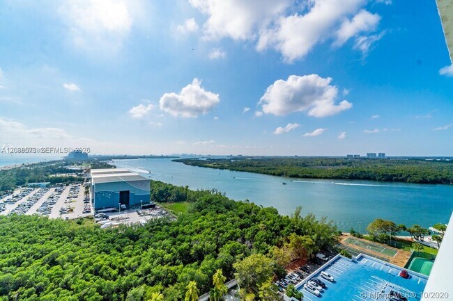 Building Photo - 100 Bayview Dr