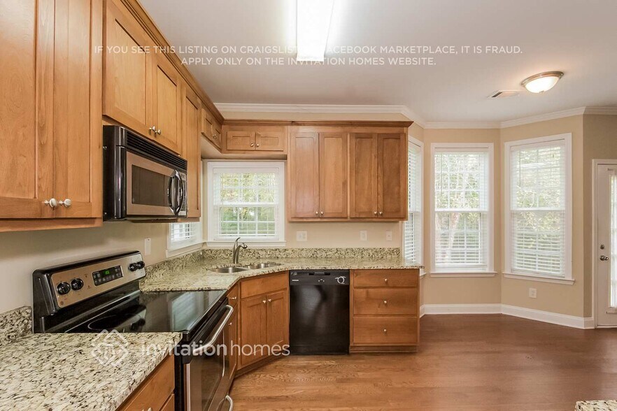 Building Photo - 920 Lakeside Ct