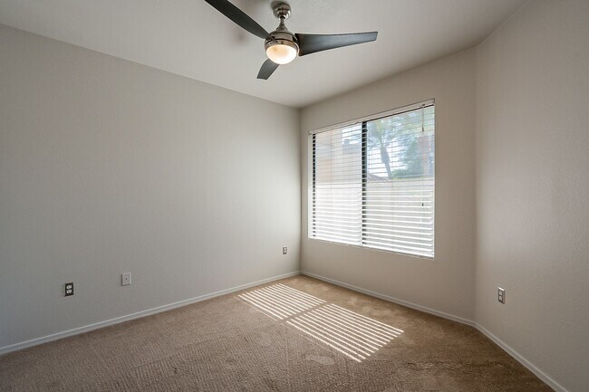 Building Photo - Move In Ready! Two Bedrooms - Tuscany Villas