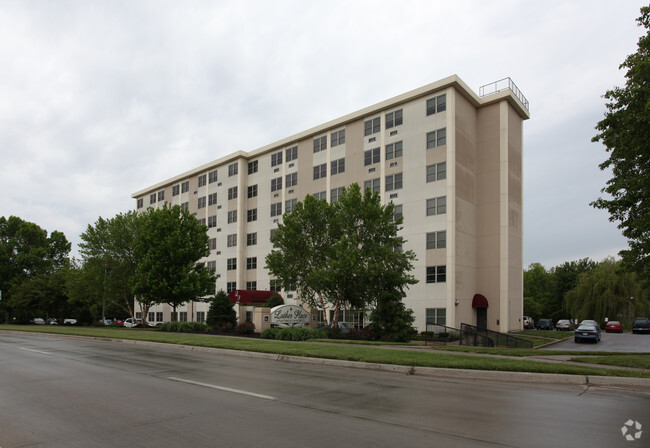 Primary Photo - Luther Place Apartment Homes