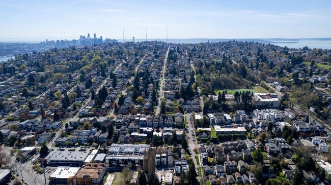 Building Photo - 3Bd/3Ba Seattle Townhouse