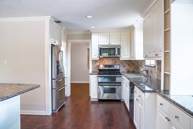 Building Photo - 1704 Crystal Hills Dr